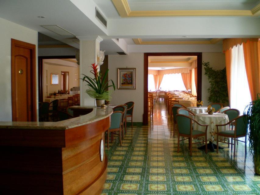 Hotel La Pergoletta SantʼAgata sui Due Golfi Exterior foto