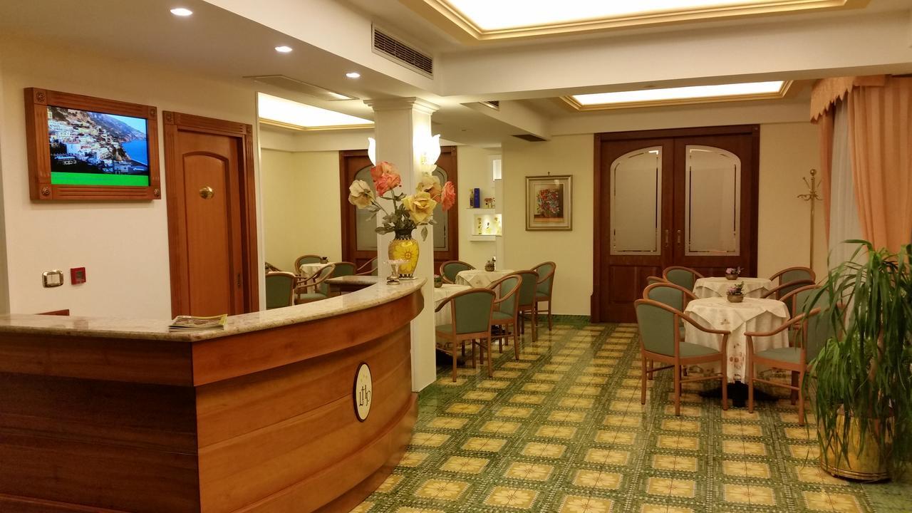 Hotel La Pergoletta SantʼAgata sui Due Golfi Exterior foto