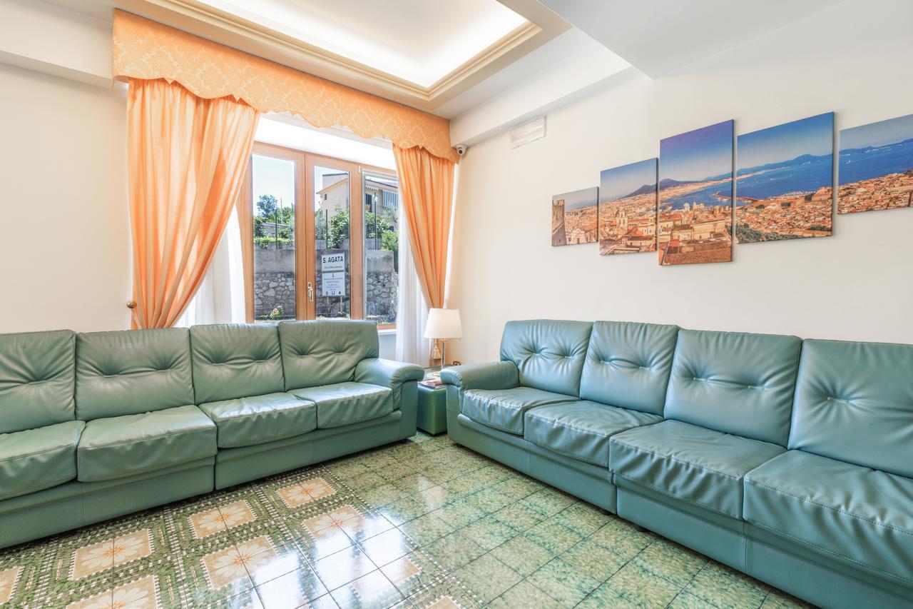 Hotel La Pergoletta SantʼAgata sui Due Golfi Exterior foto
