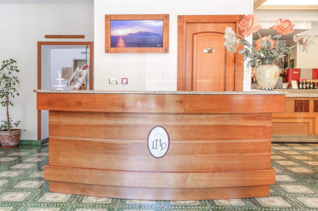 Hotel La Pergoletta SantʼAgata sui Due Golfi Exterior foto