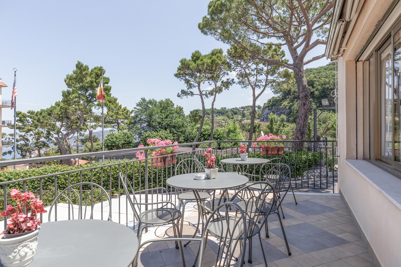 Hotel La Pergoletta SantʼAgata sui Due Golfi Exterior foto