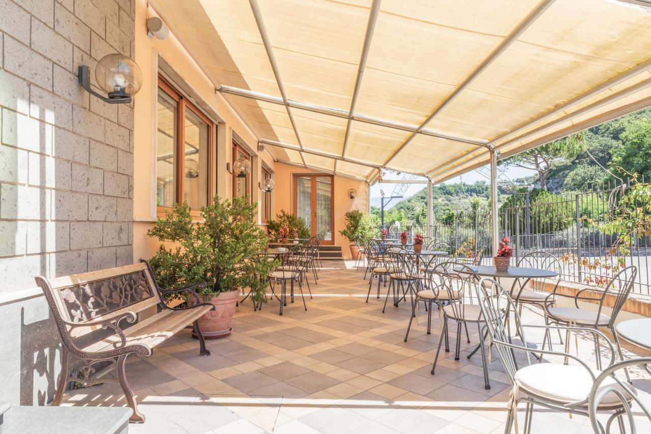 Hotel La Pergoletta SantʼAgata sui Due Golfi Exterior foto