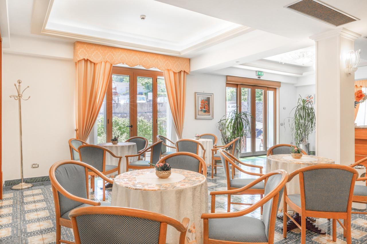 Hotel La Pergoletta SantʼAgata sui Due Golfi Exterior foto